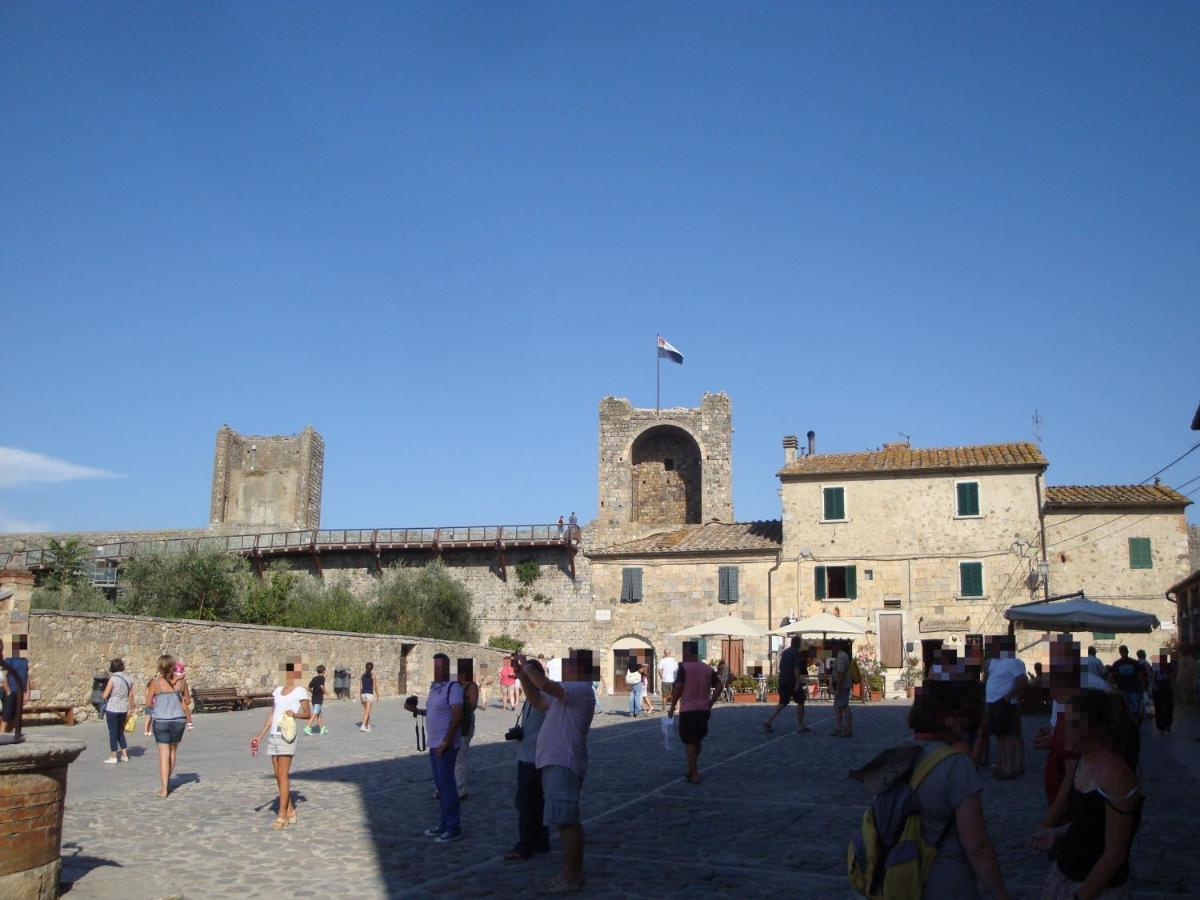 Sognare Nel Castello Hotel Monteriggioni Buitenkant foto