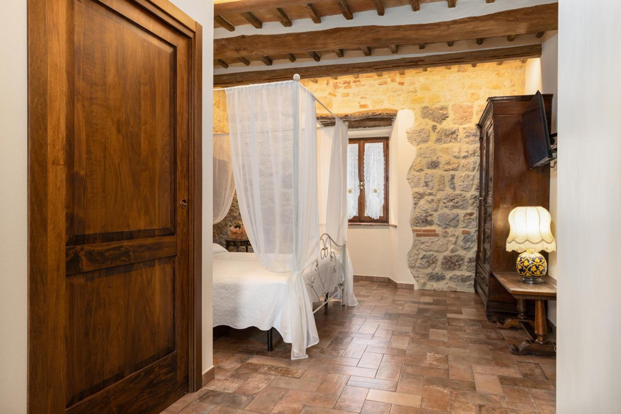 Sognare Nel Castello Hotel Monteriggioni Buitenkant foto