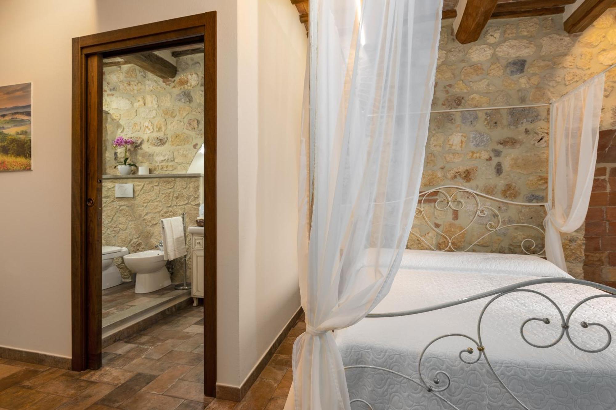 Sognare Nel Castello Hotel Monteriggioni Buitenkant foto