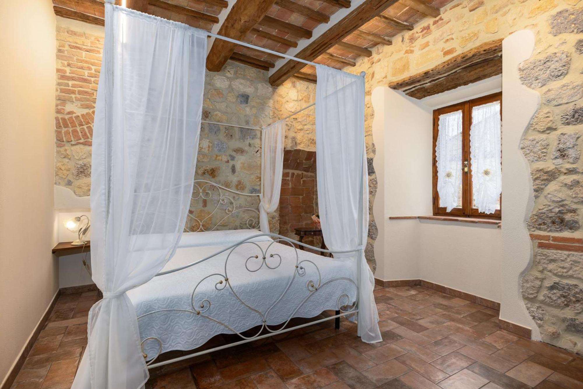 Sognare Nel Castello Hotel Monteriggioni Buitenkant foto